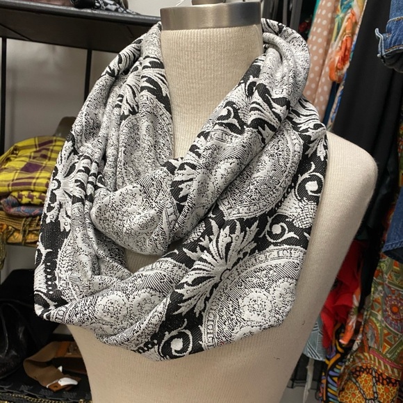 Accessories - Black and white bohemian print scarf